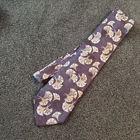 Valentino Italian 100% Silk Eggplant Purple Men’s Tie w/ Handheld Fan Design - Picture 4 of 16